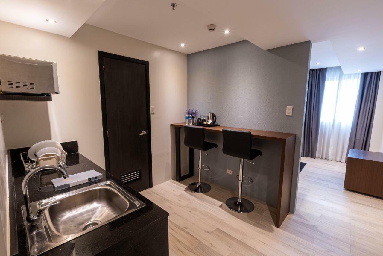 Coro Hotel Макати Экстерьер фото